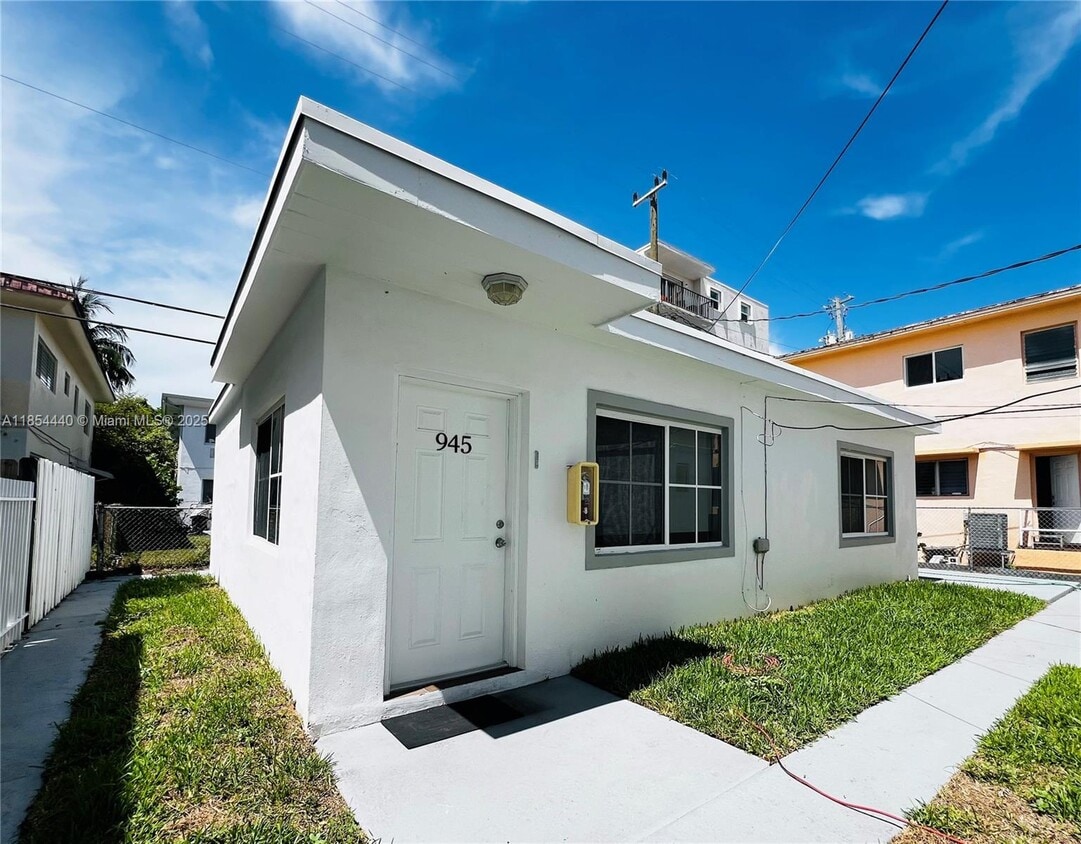 Primary Photo - 1001 Bay Dr