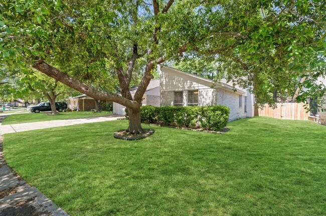 Foto del edificio - 23806 Farm Hill Dr