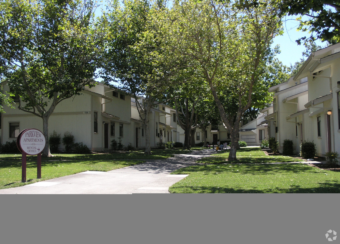 Building Photo - Parkview Apartments