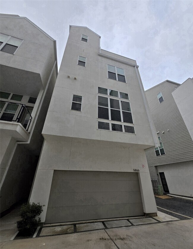 Building Photo - 5866 E Post Oak Ln