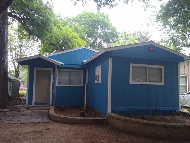 Building Photo - 117 Lucy Ln