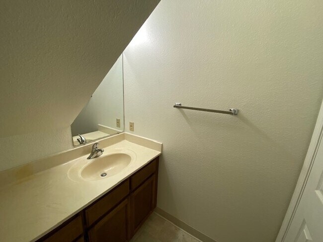 Foto del edificio - 15 Glen Lake Dr