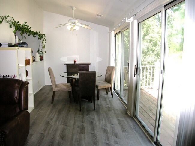 Building Photo - 1300 Pennwood Ct