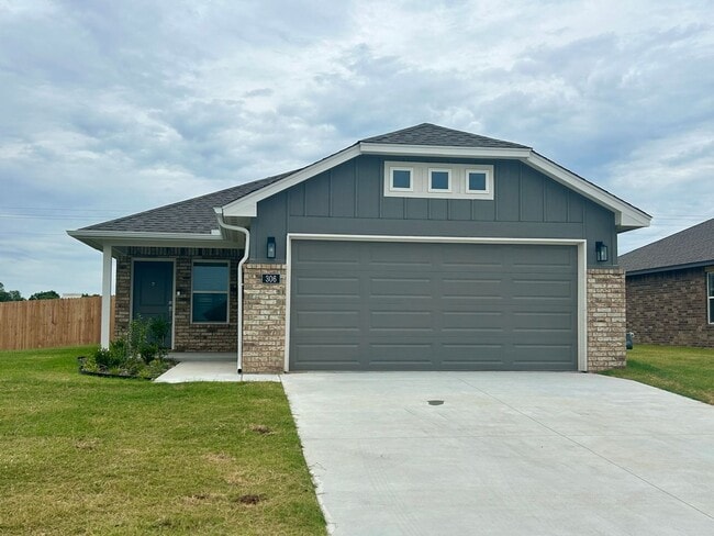 Building Photo - Great floorplan on a corner lot!