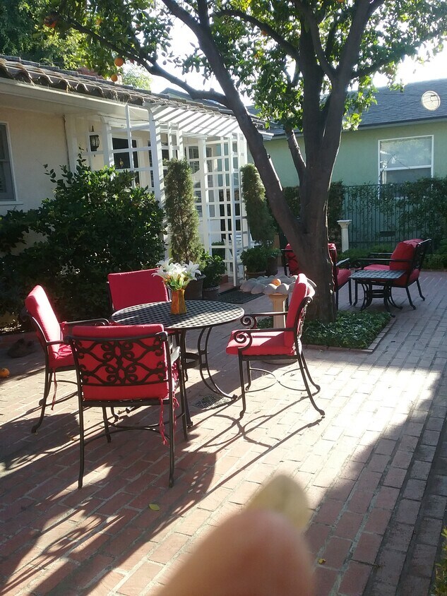 Foto del edificio - 5308 E Greenmeadow Rd