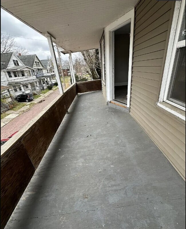 Foto del edificio - 2962 E 66th St