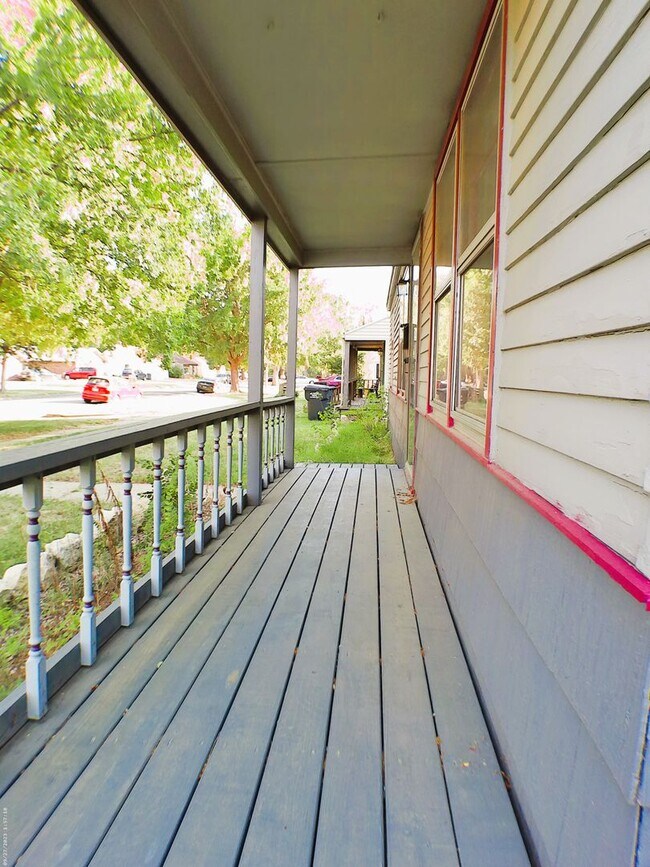 Foto del edificio - Updated West Side Home - 2 bedroom  1 bath