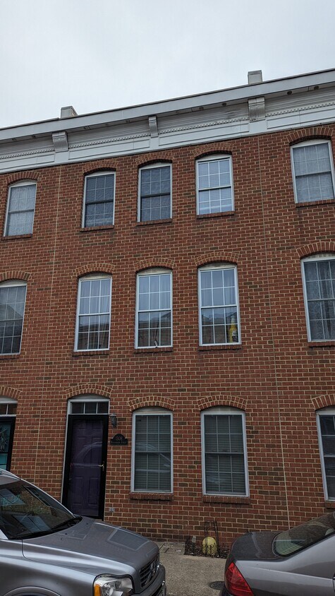 Three floor, brick townhome - 1308 Richardson St