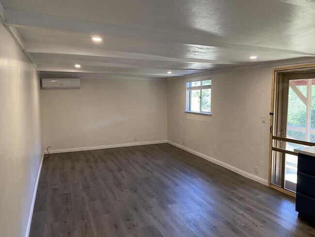 Foto del edificio - 13910 Lyons Valley Rd