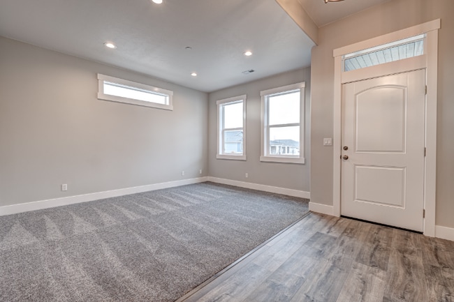 Building Photo - 2610 Sunray Ave