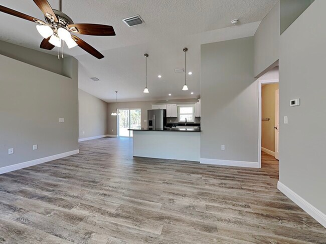 Building Photo - 10465 N Spaulding Dr