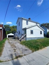 Building Photo - 528 E Indianola Ave