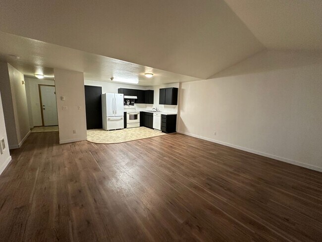 Building Photo - Single Level 3 Bedroom 2 Bath - 1 Car Garage - Lebanon