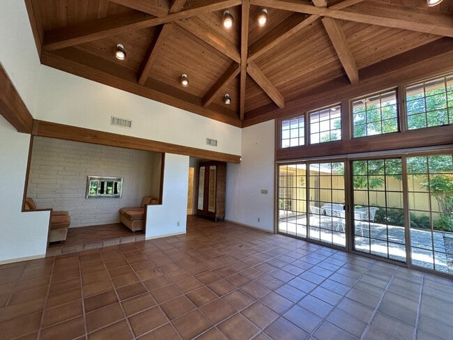 Building Photo - 25228 La Loma Dr