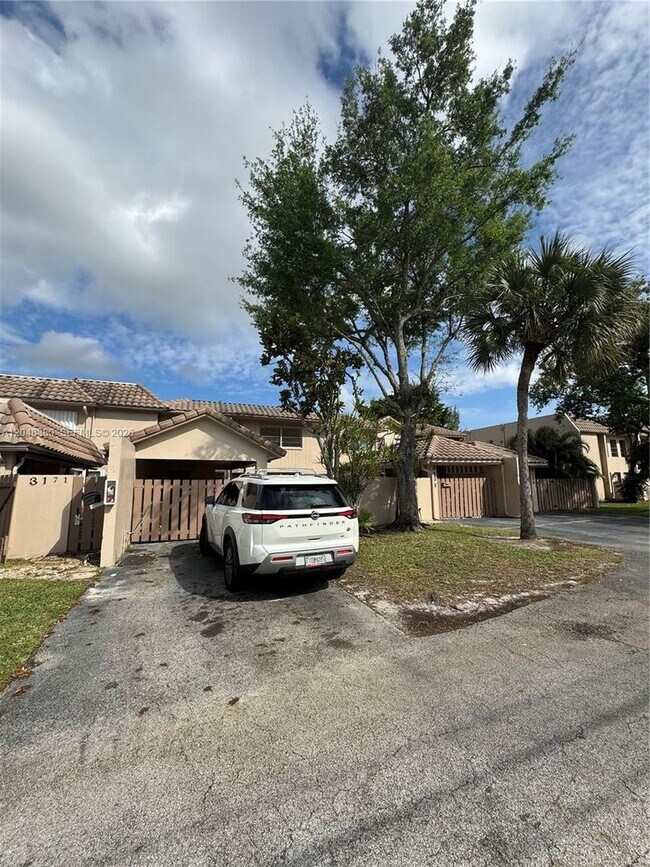 Foto del edificio - 3167 Coral Springs Dr
