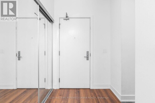 Photo du bâtiment - 318 Richmond St W