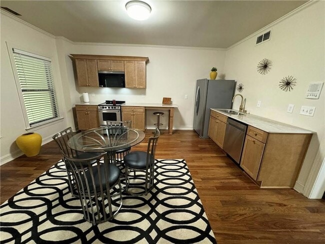 Building Photo - 714 Fairview Club Cir