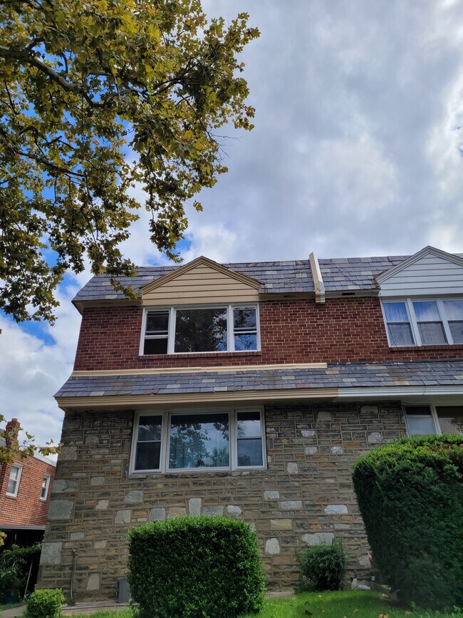 Street view - 906 E Sedgwick St