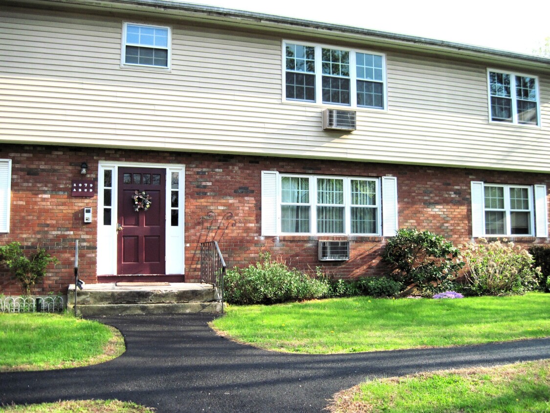 Primary Photo - 1079 Blue Hills Ave