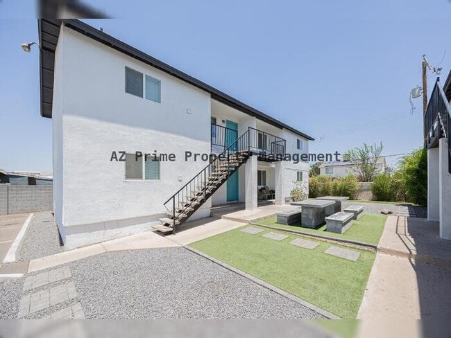 Photo - 719 N 12th Ave Apartment