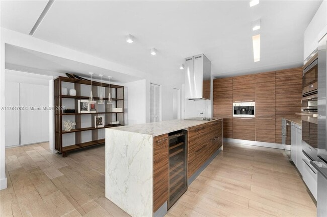 Foto del edificio - 1140 NE 191st St