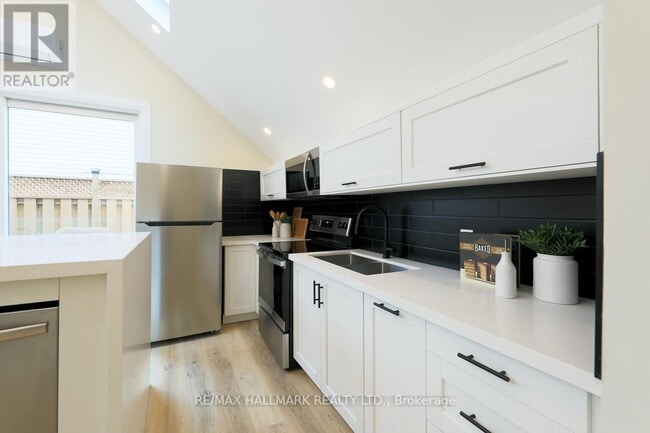 Building Photo - 6 Luttrell Ave