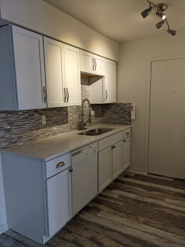 Building Photo - 7305 W 157th St