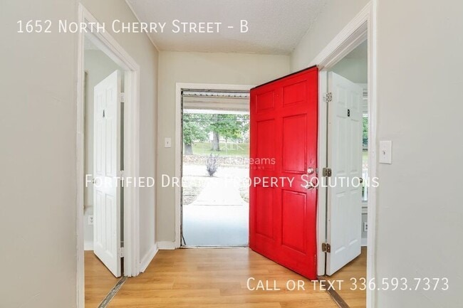 Foto del edificio - 1652 N Cherry St