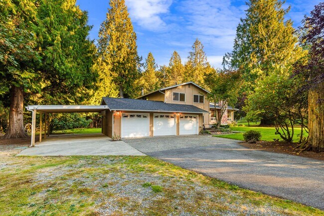 Building Photo - Sammamish 4 Bedroom 2.5 Bath on Acre - Lar...