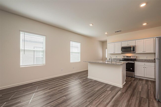 Foto del edificio - 614 Edge Lake Ct