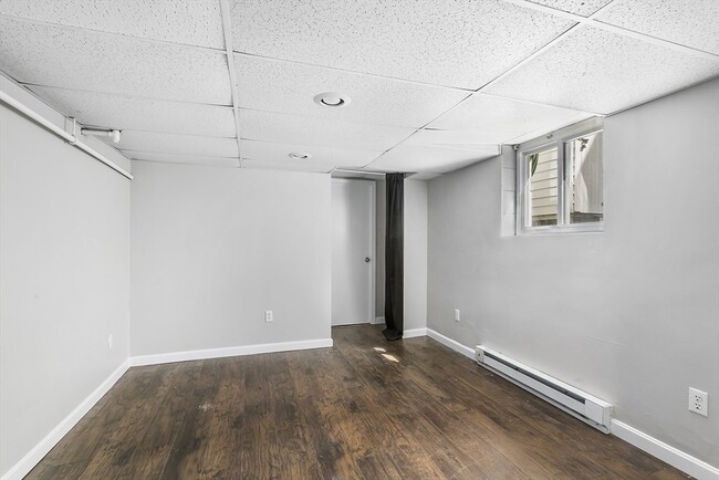 Building Photo - 725 Fellsway