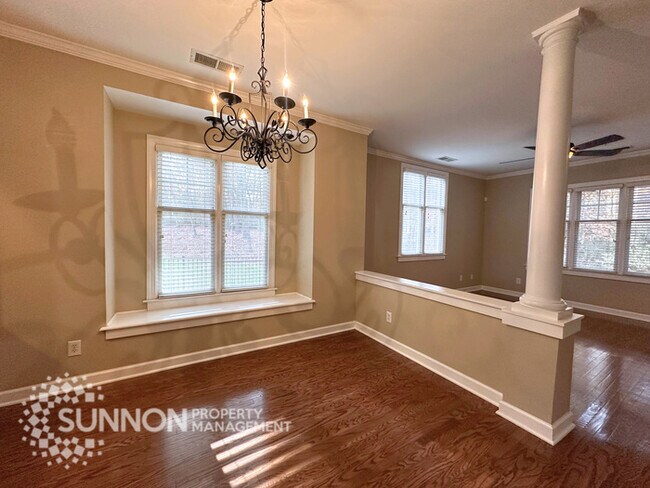 Foto del edificio - End-unit Townhome in Heart of South Park