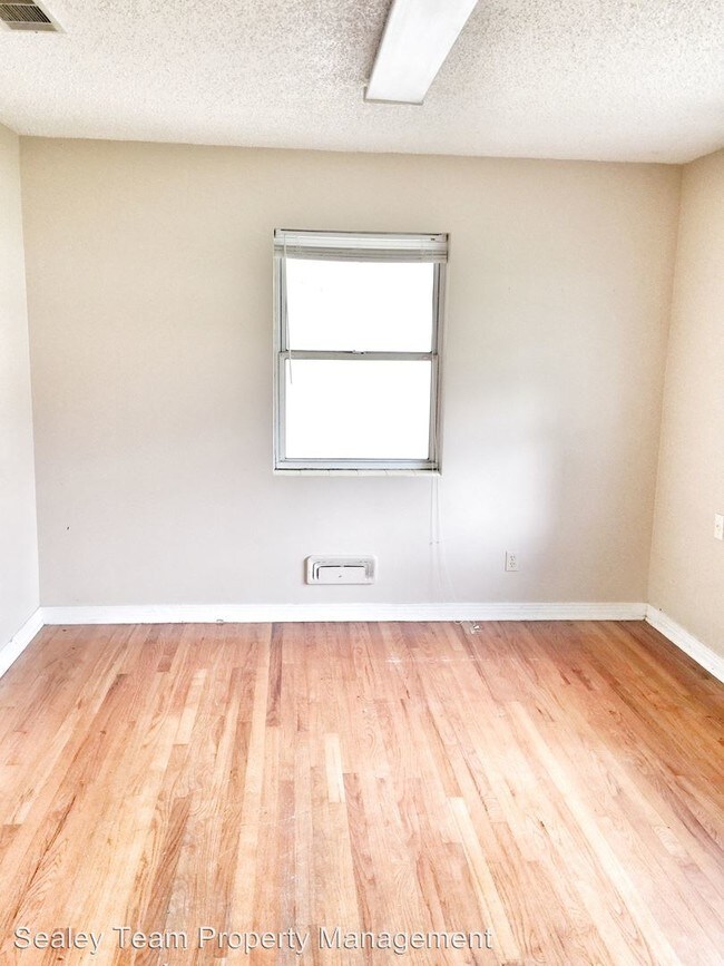 Building Photo - 3 br, 2 bath House - 730 W. Tharpe St.