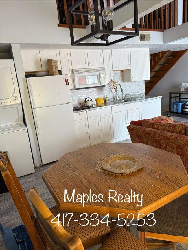 Building Photo - 2 BEDROOM/2 BATHROOM LOFT STYLE CONDO AT F...
