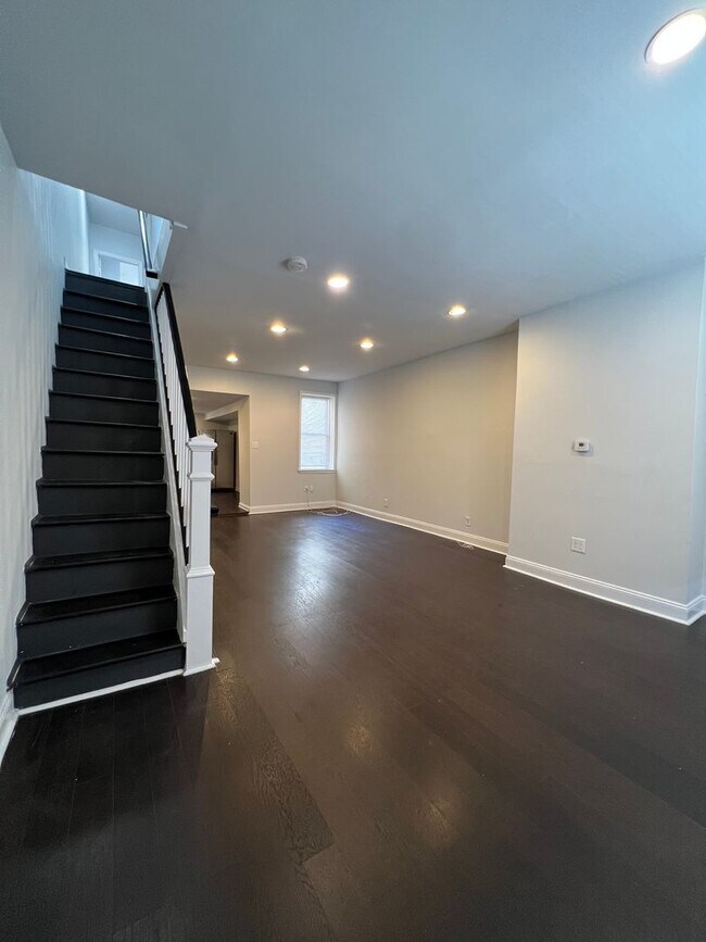 Building Photo - Bright 3 Bed / 2 Bath Home in West Philade...