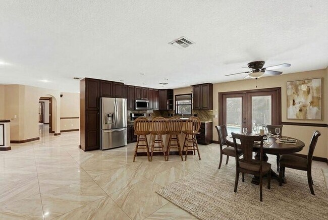 Foto del edificio - 12356 61st Ln N