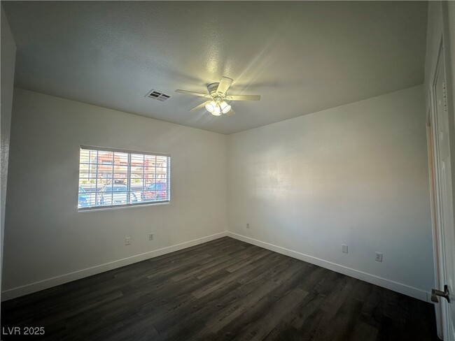 Building Photo - 4730 E Craig Rd