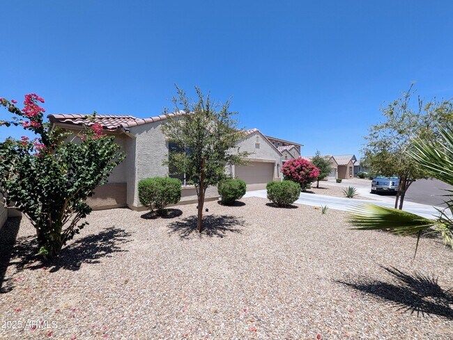 Foto del edificio - 6952 W Golden Ln