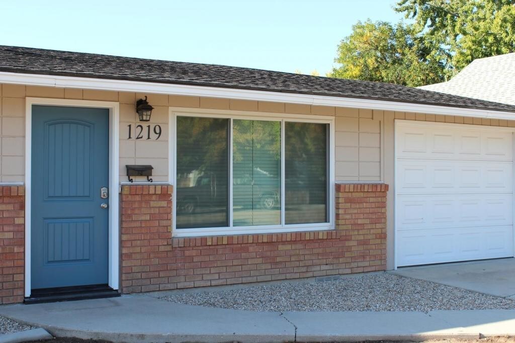 Primary Photo - 1219 E Sherman