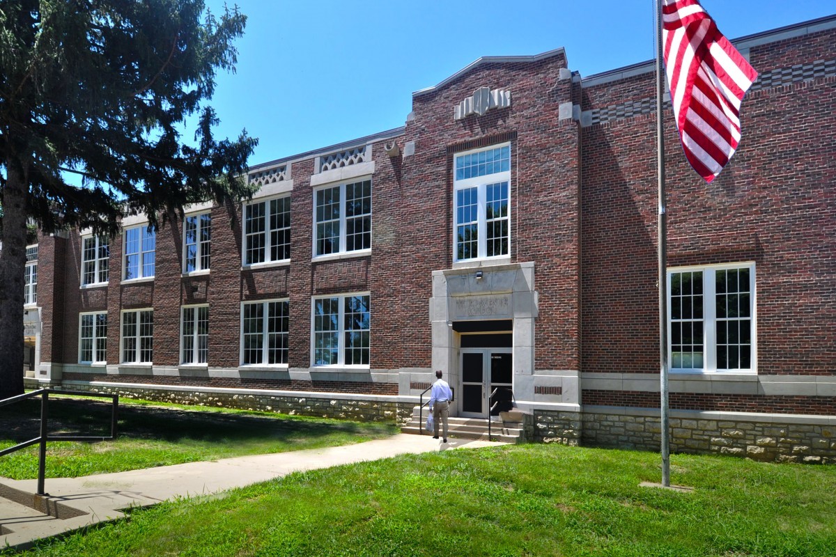 Primary Photo - 801 N Broadway St