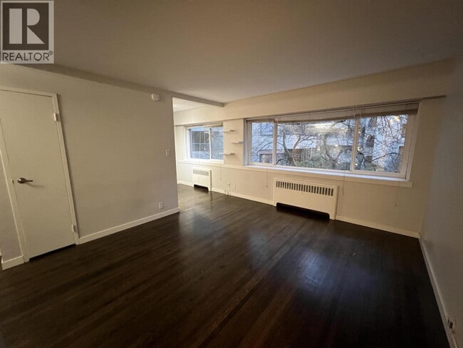 Building Photo - 1057 Barclay St