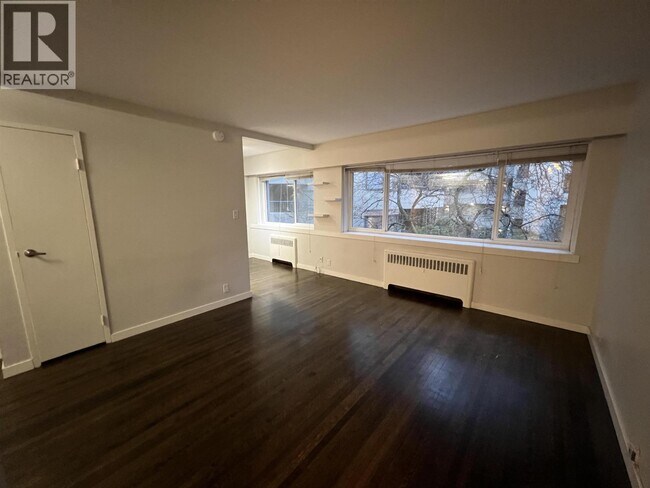 Photo du bâtiment - 1057 Barclay St