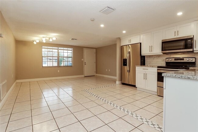 Foto del edificio - 9226 Rainbow Ln