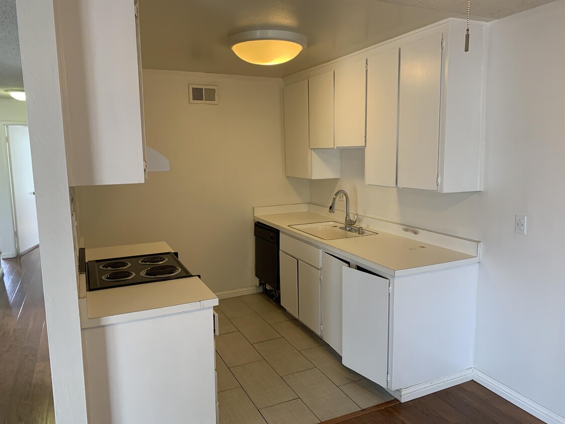 Primary Photo - 1139 Pandolfi Pl