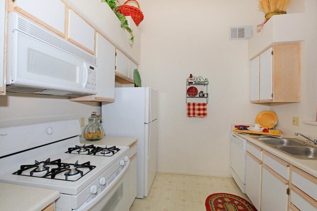 Desert Sky Apartments Apartments Las Vegas Nv Apartments Com