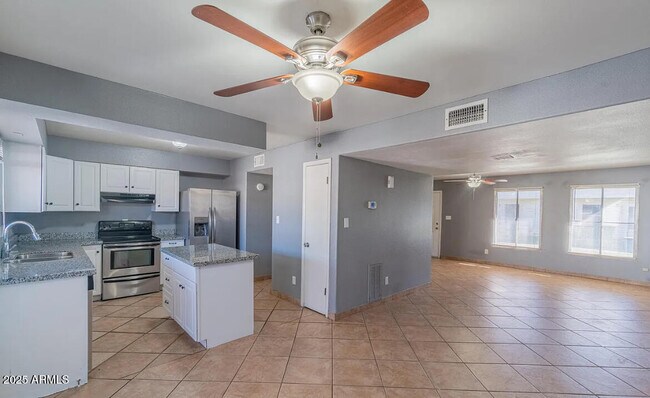 Foto del edificio - 6405 S El Camino Dr