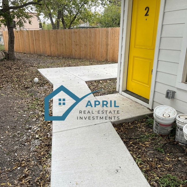 Building Photo - 1927 W Mayfield Blvd