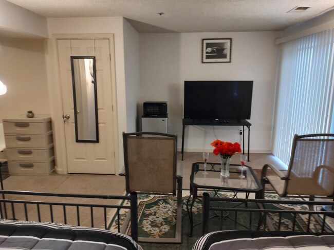 Foto del edificio - 6724 Mountain Lake Pl