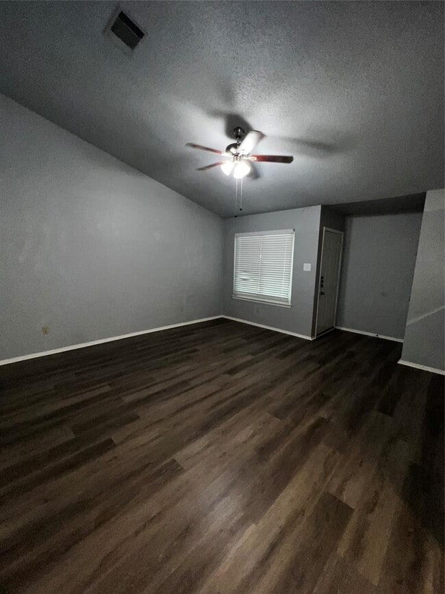 Building Photo - 617 Greenlawn Blvd