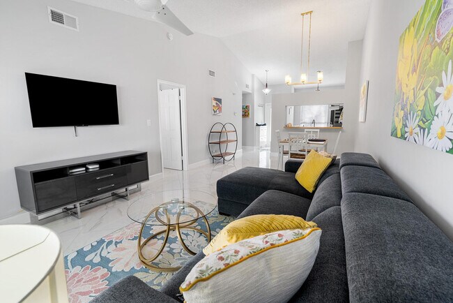 Foto del edificio - 3068 S Oakland Forest Dr